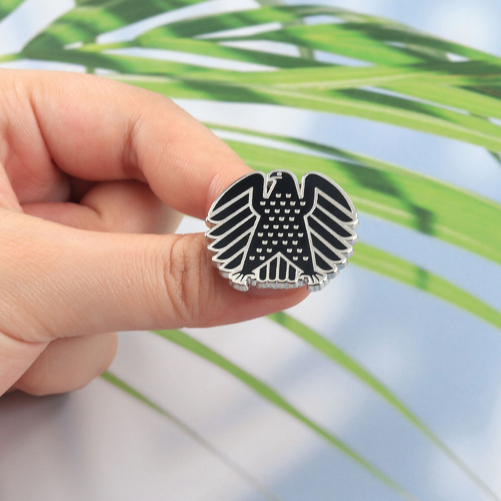 German Federal Black Hawk Broo - Vintage Collectible Pins recension och pris